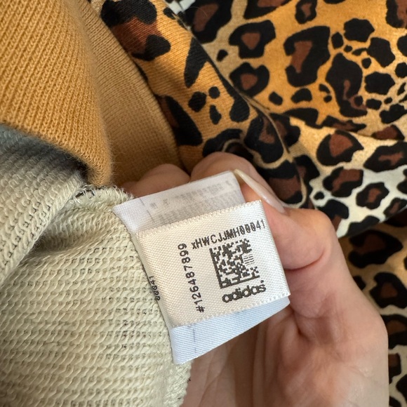 Adidas animal print over sized sweatshirt - L - Picture 7 of 8